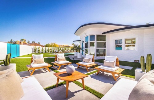 Racquet Club West House | Marvelous 5-bedroom house with pool