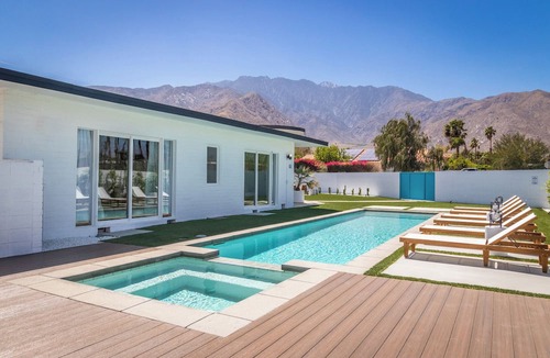 Racquet Club West House | Marvelous 5-bedroom house with pool