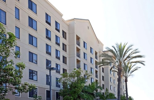 Anaheim Resort Hotel | 1BR Suite w/Kitchen just 2 Miles from Disney Reso