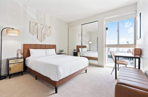 National City Apartment | Boho Rooftop Pool & Hot Tub Apt