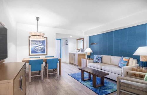 Lakeside Park Hotel | Experience Refreshing Family-Friendly Suite in Tahoe’s Heart | On-Site Parking