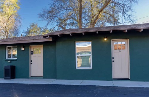 Prescott Hotel | Nostalgic Motel Vibes *Cozy Rooms * WIFI *Room 2