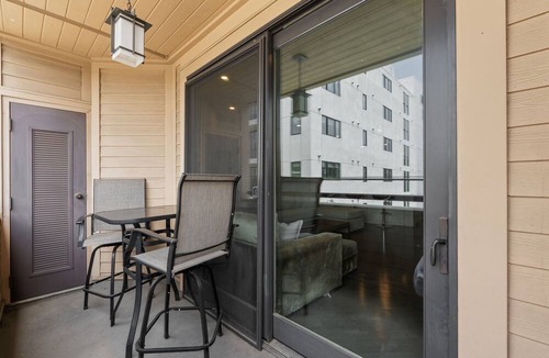 West Los Angeles Apartment | Stylish Westwood Condo | Near UCLA & Century City