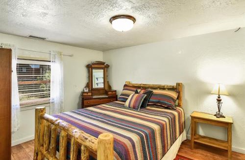 Parks Villa | Rustic Star Authentic Log Cabin in the Woods Near the Grand Canyon Flagstaff Williams
