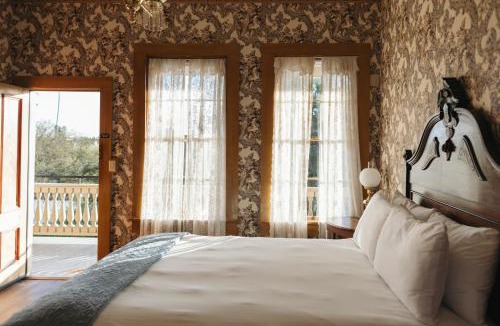Old Town Hotel | Cosmopolitan Hotel