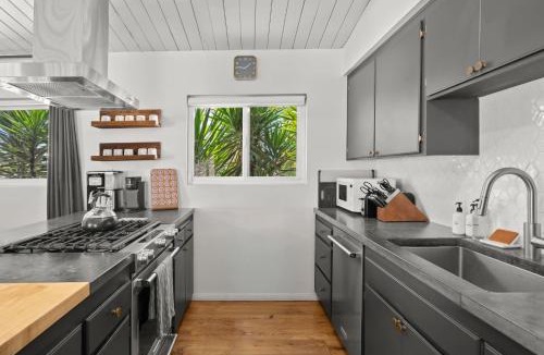 Mount Helix House | Agua Dulce - Mid Century Oasis - Pool &Hot Tub