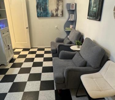 Wilshire Montana Apartment | Vacation beautiful home in the beach city