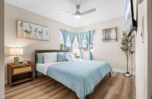 San Carlos House | Entire Private Home with 3 King Beds, Gated Yard, 4 Parking, Ranch-Style, Available Now
