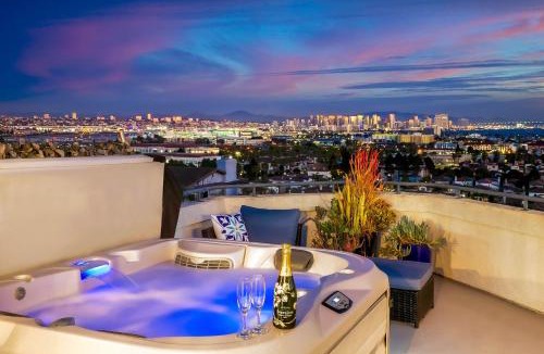 Roseville - Fleet Ridge House | Spacious Beautiful Home with Stunning Bay Views