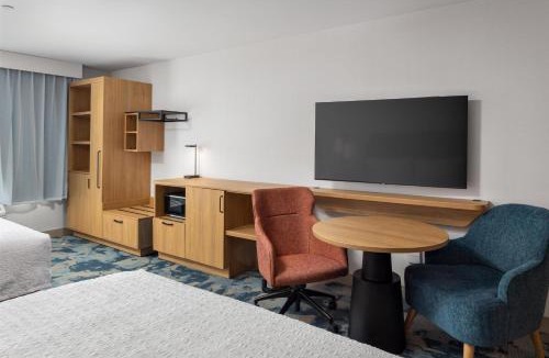 Midway District Hotel | Hampton Inn & Suites by Hilton San Diego SeaWorld Near Old Town