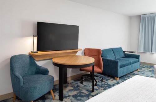 Midway District Hotel | Hampton Inn & Suites by Hilton San Diego SeaWorld Near Old Town