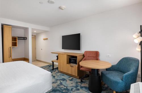 Midway District Hotel | Hampton Inn & Suites by Hilton San Diego SeaWorld Near Old Town