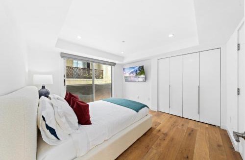 Wilshire Montana Apartment | The Diamond Dune - Upscale 3 Level 4BR Terrace Santa Monica