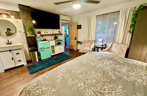 Grass Valley Hotel | The Pines Inn and Cottages