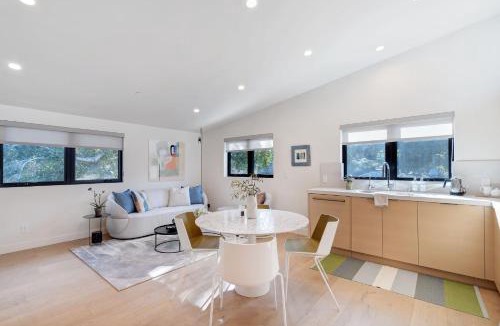 The Willows Apartment | Dazzling Modern Home Close to Downtown Palo Alto and Stanford