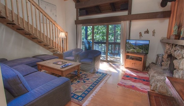 Alpine Getaway 3 Bedroom Home by RedAwning