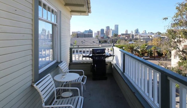Nice 1 bedroom with skyline views from the private patio