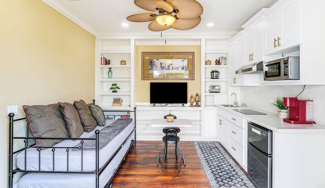 9 Mi to Beach: Pet-friendly Apt in San Diego!