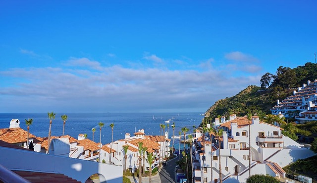 Newly Remodeled Hamilton Cove Condo 2bd/2bth. Street level No Stairs!