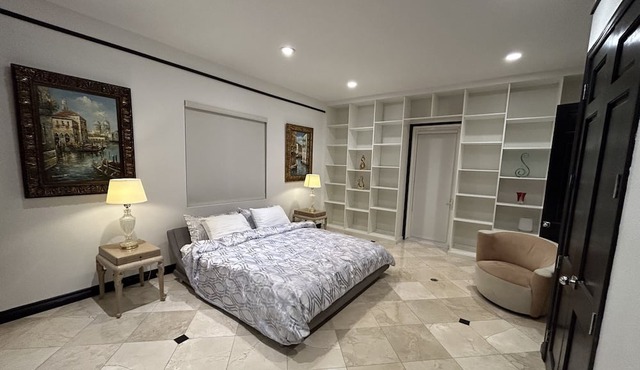 Luxurious Villa 1 Bed + 1 Bth Stay