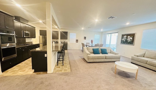 Jurupa Valley 5 bedrooms cheerful house with Mountain View