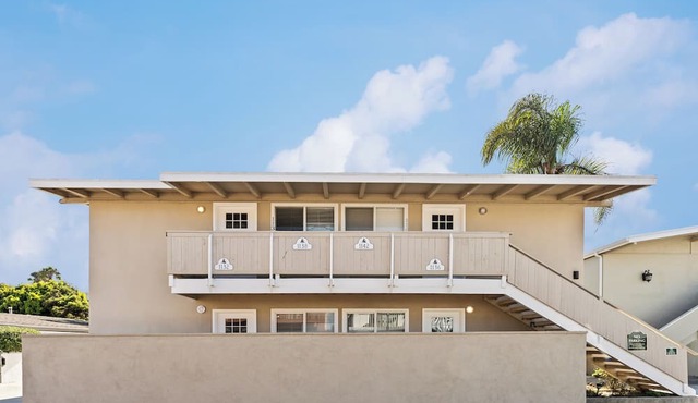 Sunny Nearly Beachfront Upper Loft 38