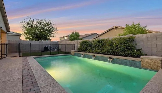 Amazing Surprise Retreat W/Pool, Hot Tub, Ping Pong Table and much more!
