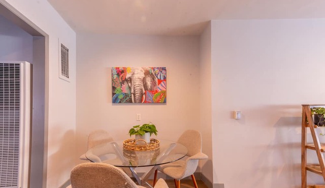 Modern & Cozy Spacious 1BR/1BA – 0.6 mi from the Beach