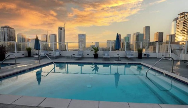 Classic DTLA Glamour Loft w/Rooftop Pool, 360° Views + Parking