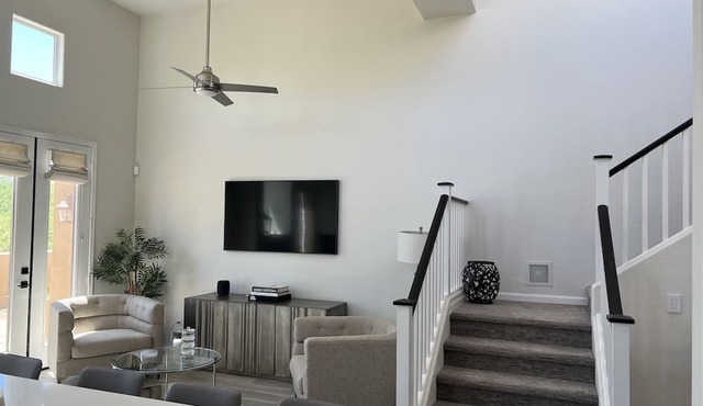 Gorgeous home located in Troon North on the golf course, Pet-Friendly!