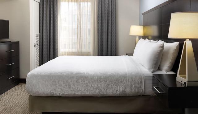 1-Bedroom King Suite w/Full Kitchen, Folsom