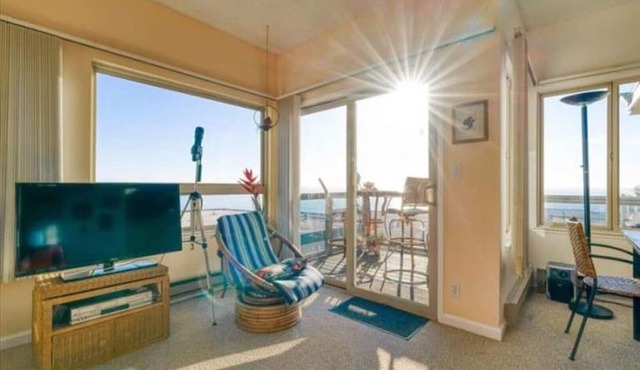 Unobstructed View Of Monterey Bay!