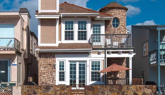 A beach beauty, this exceptional upper unit is beaming with Balboa beach charm!