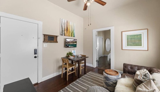 Close to State Capitol | Mins to Southside Park