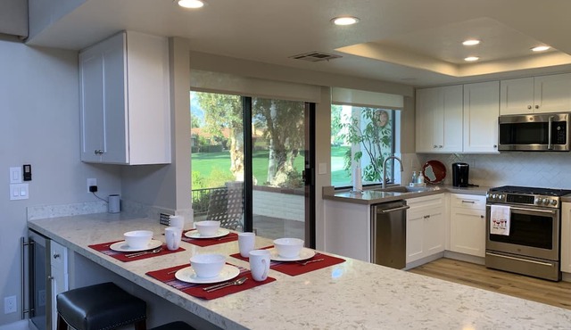 Beautifully Renovated 2/2 in Monterey CC with Mountain Views