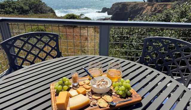 Ocean Front Coastal Home-SPECTACULAR VIEWS with Hot Tub & Large Deck