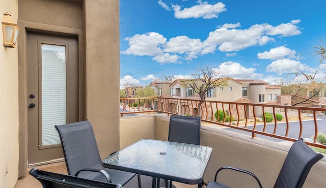 Stylish 2BR and 2BA Private Condo Getaway