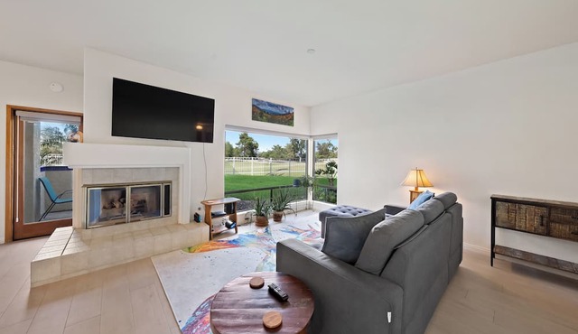 Fabulous 1-bedroom condo overlooking Gulf course with AC in sunny San Diego