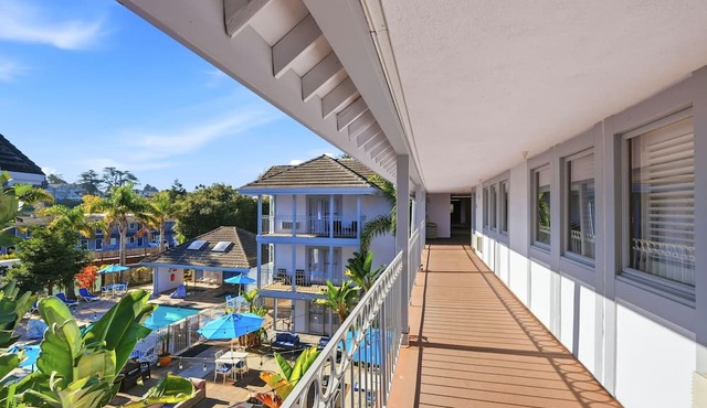 Superior King Room + Sofa Bed | Oversized Soaking Tubs | Near Santa Cruz Beach