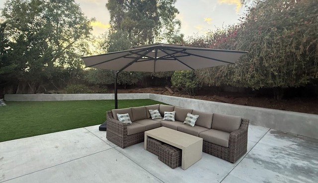 Walk to Ellwood Mesa & Beach 4BR Home Near UCSB with Pool Access