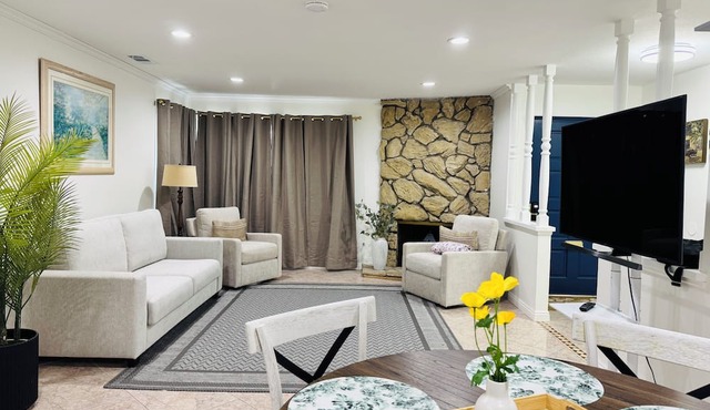 Cozy fully furnished 1-bedroom studio in Westminster, Orange County