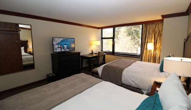 Everline Resort & Spa: Valley View 2Q Rm. Ski, skate, golf, pools, spa, tennis