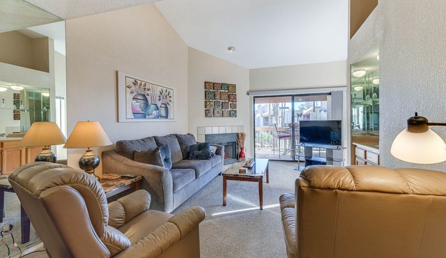 Steps to Pool & Hot Tubs! Snowbird Escape in Mesa
