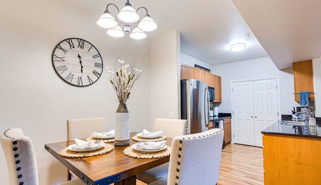 Mesa Para Ti! Heated Pools, Garage And More!