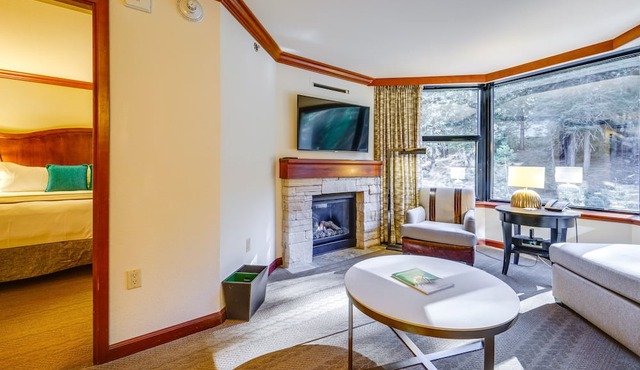 Breathtaking Olympic Valley Gem: Walk to Chairlift