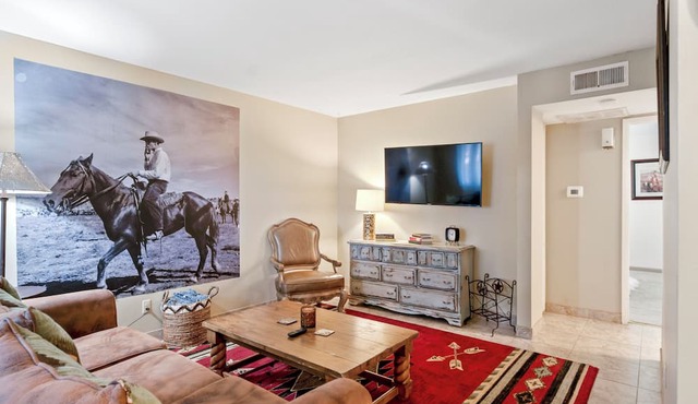 Charming Condo in Downtown Wickenburg - Walk to Events, Shopping and Dining