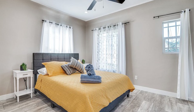 7 Mi to Downtown: East Los Angeles Apartment